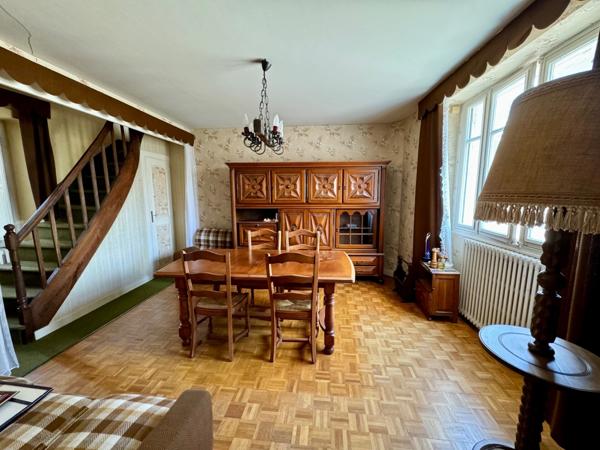Maison en pierres 2 chambres avec dépendance, garage et jardin de 225m2