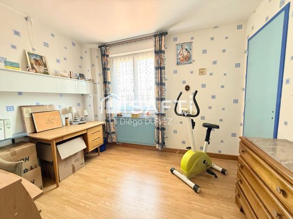 MAISON 4 CHAMBRES - 110m² - DOUBLE GARAGE - JARDIN