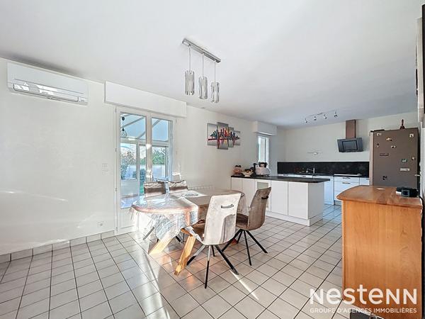 Maison à vendre à Saint Barthélemy d'Anjou à la limite d'Angers 5 chambres sous sol enterré