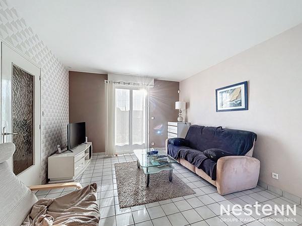 Maison à vendre à Saint Barthélemy d'Anjou à la limite d'Angers 5 chambres sous sol enterré