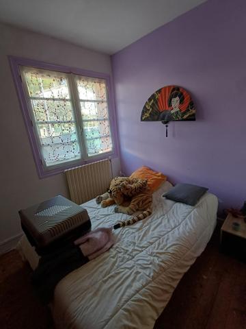 Chalais proximité commerces, gare.