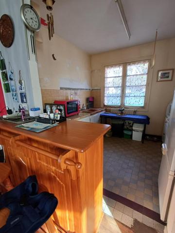 Chalais proximité commerces, gare.