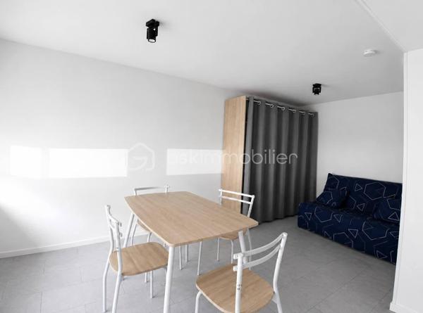 Nouveauté en exclusivité
Idéal investisseurs

Ensemble immobilier comprenant 
1 Studio meublé (valeur locative 450 euros)
1 T2 loué 550 euros CC
Permis de louer en conformité 
++ : Entièrement rénové, Électricité aux normes, Compteurs individuels, local commun
Revenus annuels bruts : 12000 euros