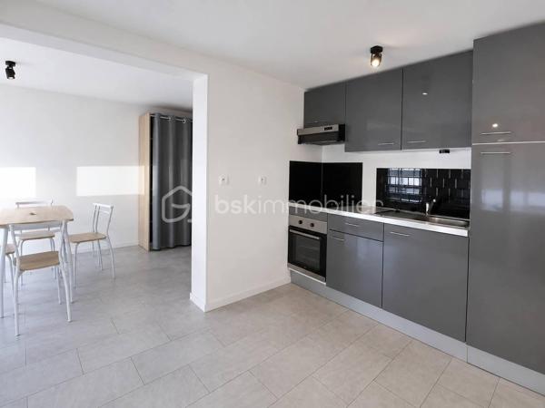 Nouveauté en exclusivité
Idéal investisseurs

Ensemble immobilier comprenant 
1 Studio meublé (valeur locative 450 euros)
1 T2 loué 550 euros CC
Permis de louer en conformité 
++ : Entièrement rénové, Électricité aux normes, Compteurs individuels, local commun
Revenus annuels bruts : 12000 euros