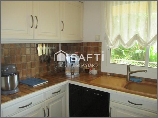 Sausset Côte Bleue : belle demeure familiale avec piscine à deux pas de la mer