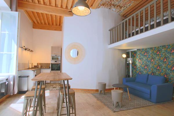 T1 meublé avec spacieuse mezzanine au coeur de Lyon- Dispo 10/09 !