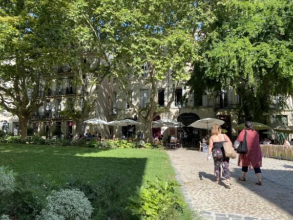 À vendre: Ensemble immobilier rare sur la Prestigieuse Place de la Canourgue ….