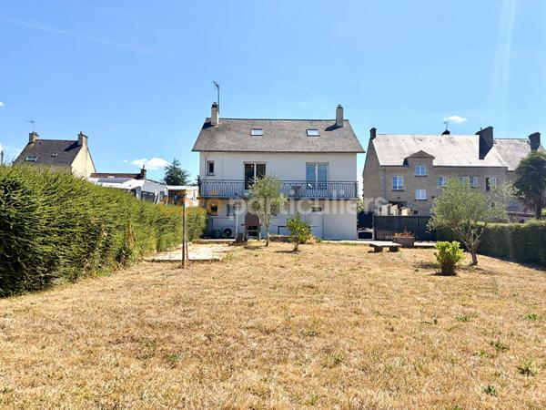 Vente
                Maison125 m² - 5 Pièces -
                    VALOGNES (50700)