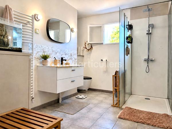 Vente
                Maison125 m² - 5 Pièces -
                    VALOGNES (50700)