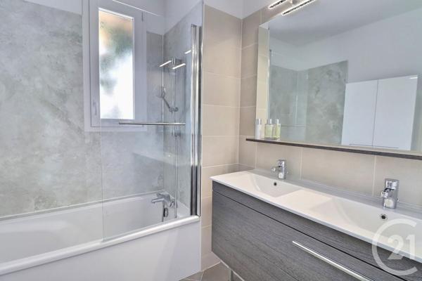 Appartement T4 à vendre  4 pièces - 86,91 m2 FREJUS - 83