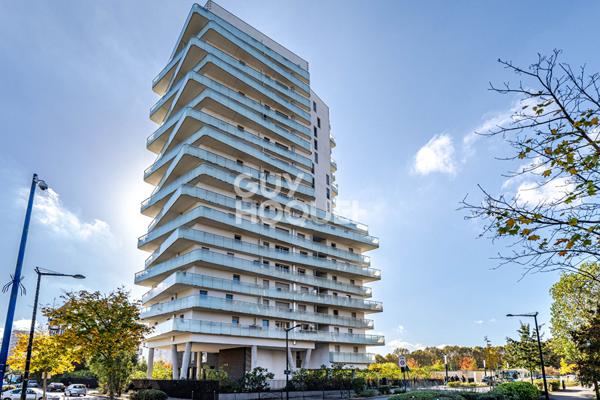 APPARTEMENT 4 PIECES AVEC 30m2 de terrasse et parking