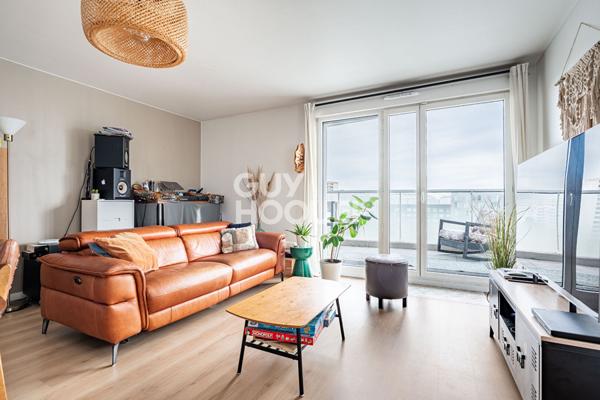 APPARTEMENT 4 PIECES AVEC 30m2 de terrasse et parking