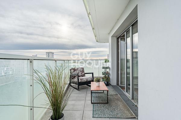 APPARTEMENT 4 PIECES AVEC 30m2 de terrasse et parking