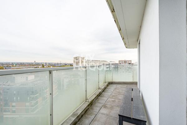 APPARTEMENT 4 PIECES AVEC 30m2 de terrasse et parking