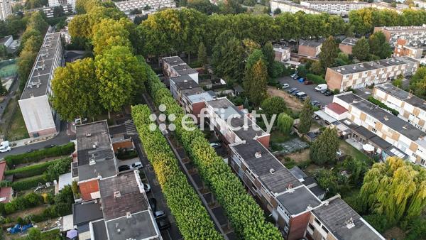 Maison
         5 pièces
        - 143 m² Exclusivité 269 000 € *