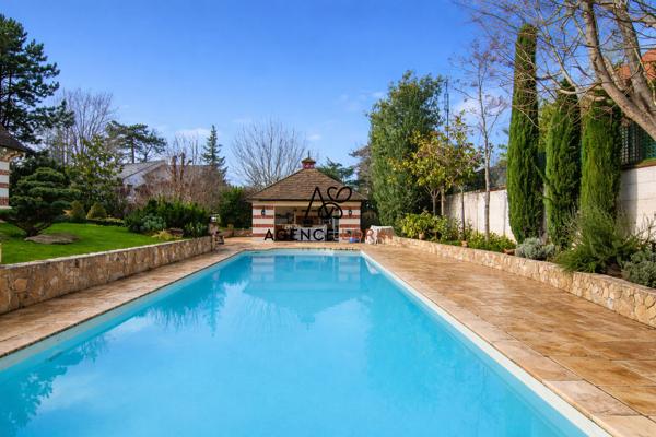 Propriété Le Vésinet - 327 m² - 10 pièces Le vesinet Propriété Le Vésinet - 327 m² - 10 pièces Le vesinet