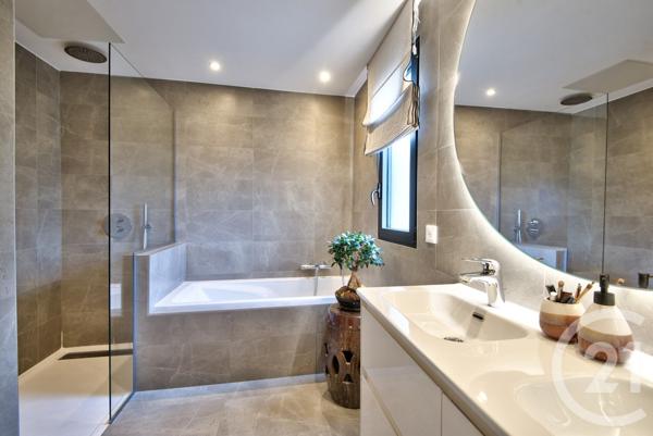 Maison à vendre  5 pièces - 191,87 m2 FALICON - 06