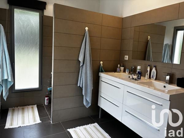 Maison à vendre 5 pièces 180 m² Vernègues