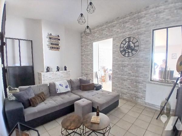 Maison de ville environ 116m², proche du centre, 4ch, terrasse et jardin