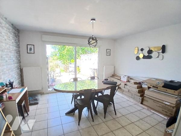 Maison de ville environ 116m², proche du centre, 4ch, terrasse et jardin