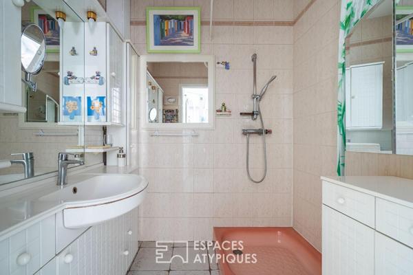 Maison familiale avec piscine intérieure