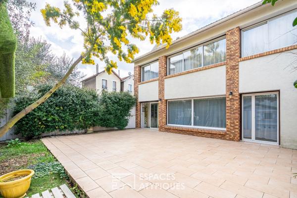 Maison familiale avec piscine intérieure