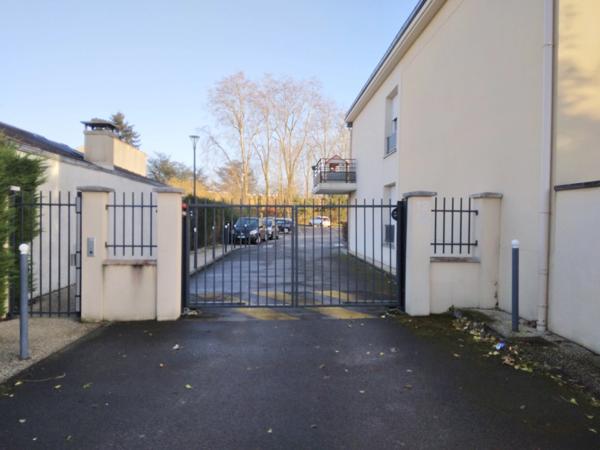 Place de stationnement à louer