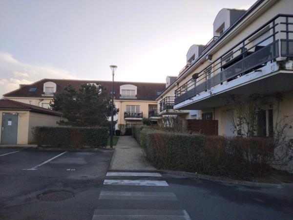 Place de stationnement à louer