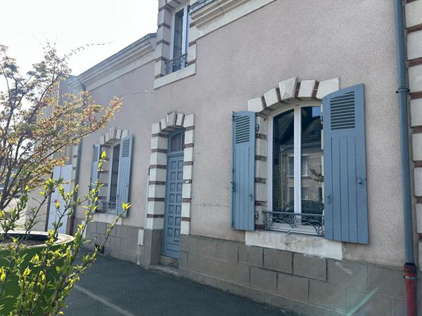 Jolie maison de ville avec 4 chambres et jardin au coeur de Cérans-Foulletourte