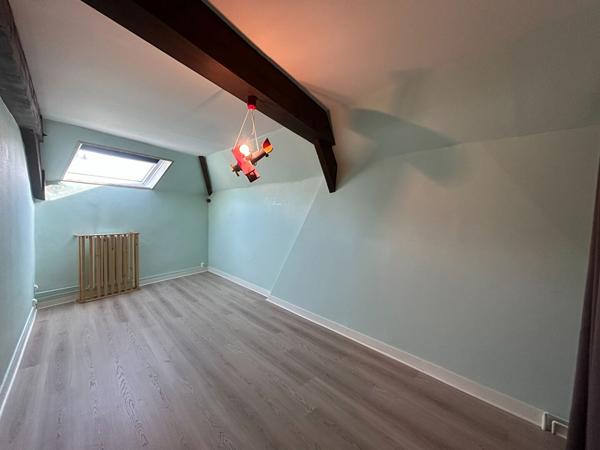 Jolie maison de ville avec 4 chambres et jardin au coeur de Cérans-Foulletourte