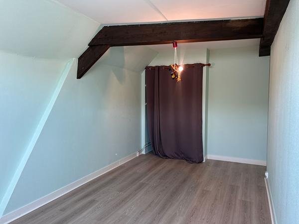 Jolie maison de ville avec 4 chambres et jardin au coeur de Cérans-Foulletourte