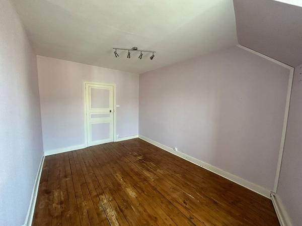 Jolie maison de ville avec 4 chambres et jardin au coeur de Cérans-Foulletourte