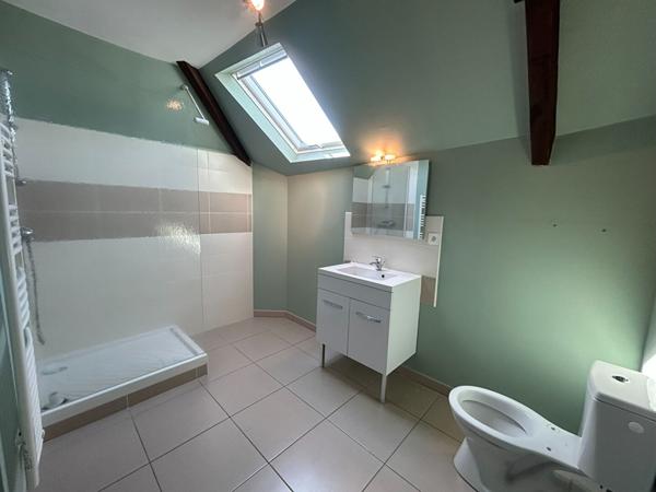 Jolie maison de ville avec 4 chambres et jardin au coeur de Cérans-Foulletourte