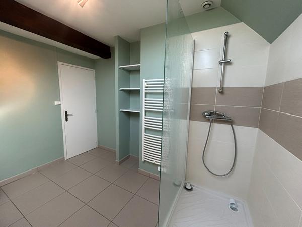 Jolie maison de ville avec 4 chambres et jardin au coeur de Cérans-Foulletourte