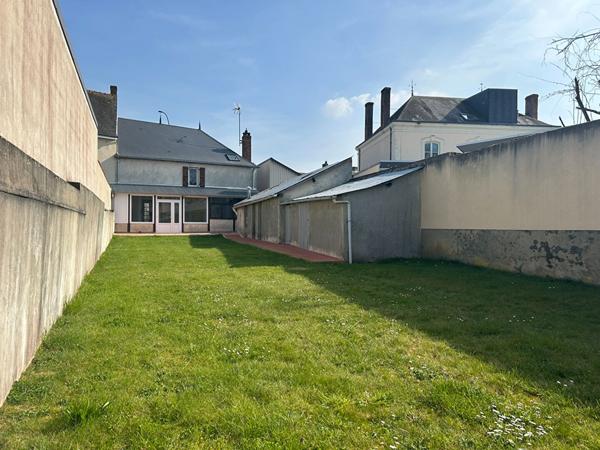 Jolie maison de ville avec 4 chambres et jardin au coeur de Cérans-Foulletourte