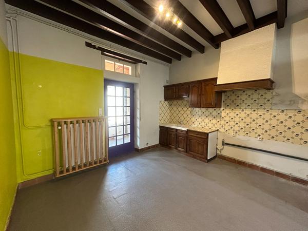 Jolie maison de ville avec 4 chambres et jardin au coeur de Cérans-Foulletourte