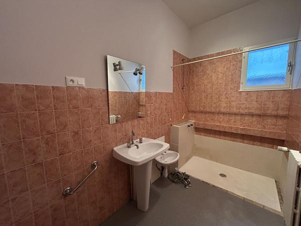 Jolie maison de ville avec 4 chambres et jardin au coeur de Cérans-Foulletourte