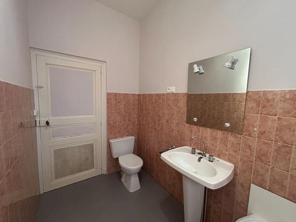 Jolie maison de ville avec 4 chambres et jardin au coeur de Cérans-Foulletourte