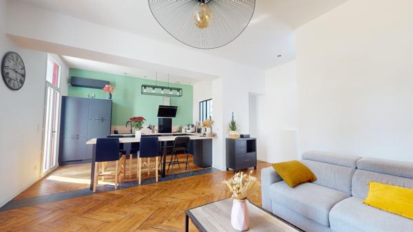 Maison contemporaine de plain-pied de 104 m2 sur 700 m2