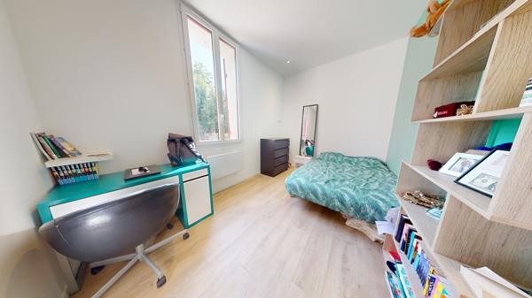 Maison contemporaine de plain-pied de 104 m2 sur 700 m2