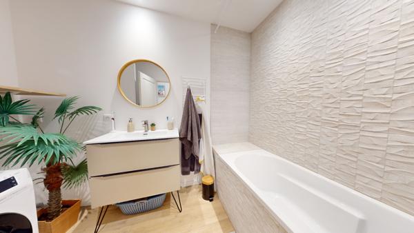 Maison contemporaine de plain-pied de 104 m2 sur 700 m2