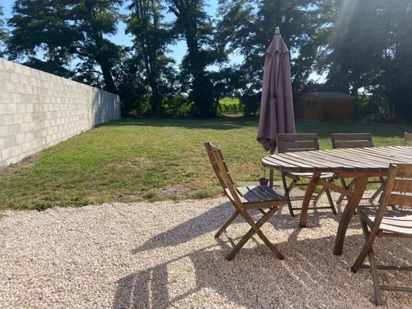 Maison contemporaine de plain-pied de 104 m2 sur 700 m2