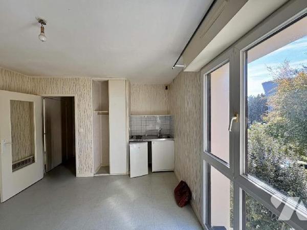 PACE, T1 - PACE - Dans une copropriété en bon état (travaux de ravalement neufs) 
Situé au deux...