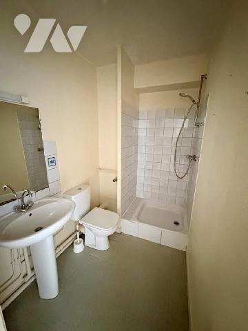 PACE, T1 - PACE - Dans une copropriété en bon état (travaux de ravalement neufs) 
Situé au deux...