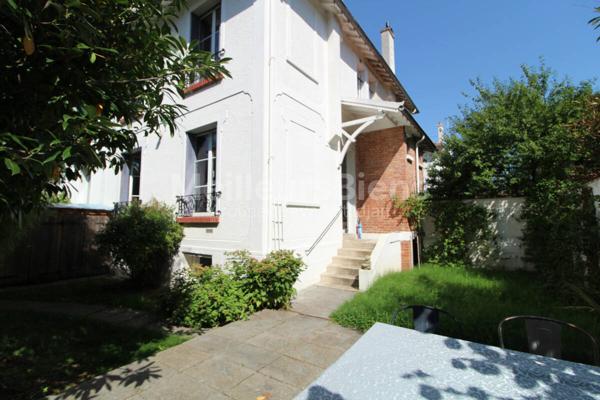 MAISON FAMILIALE DE VILLE AVEC CACHET ANCIEN - 90 M² ENVIRON (110 AU SOL) - 4 CHAMBRES - TERRAIN 120 M² ENVIRON - TERRASSE - JARDINET -  PARKING