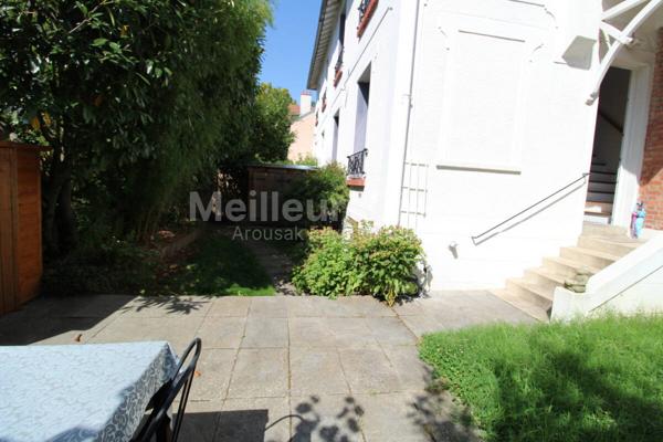 MAISON FAMILIALE DE VILLE AVEC CACHET ANCIEN - 90 M² ENVIRON (110 AU SOL) - 4 CHAMBRES - TERRAIN 120 M² ENVIRON - TERRASSE - JARDINET -  PARKING