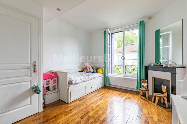 MAISON FAMILIALE DE VILLE AVEC CACHET ANCIEN - 90 M² ENVIRON (110 AU SOL) - 4 CHAMBRES - TERRAIN 120 M² ENVIRON - TERRASSE - JARDINET -  PARKING