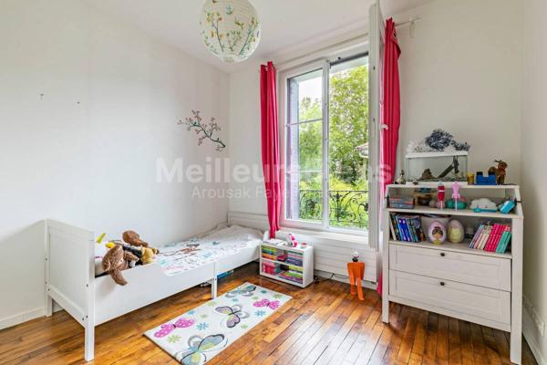 MAISON FAMILIALE DE VILLE AVEC CACHET ANCIEN - 90 M² ENVIRON (110 AU SOL) - 4 CHAMBRES - TERRAIN 120 M² ENVIRON - TERRASSE - JARDINET -  PARKING