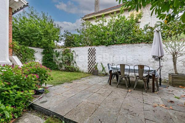 MAISON FAMILIALE DE VILLE AVEC CACHET ANCIEN - 90 M² ENVIRON (110 AU SOL) - 4 CHAMBRES - TERRAIN 120 M² ENVIRON - TERRASSE - JARDINET -  PARKING