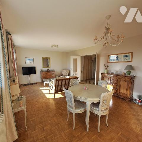 APPARTEMENT AVEC GARAGE ET CAVE